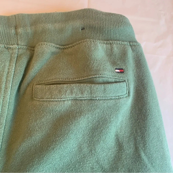 🪀Youth Tommy Hilfiger Green Sweatpants - Size LG  (12-14) 🪀 - Picture 2 of 5